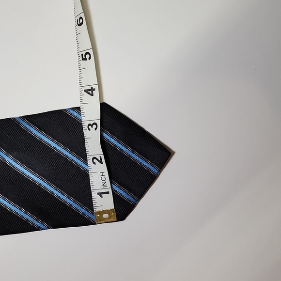 Hugo Boss Black Silk Tie - Picture 2 of 3